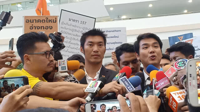 'ธนาธร'เตรียมฟ้องกลับ กกต. พร้อมสื่อนำเสนอข่าวบิดเบือน