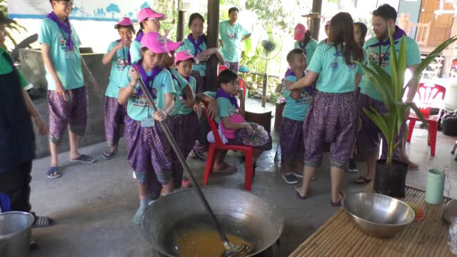 เยาวชน 6 ประเทศ นุ่งโจงกระเบน แลกเปลี่ยนวัฒนธรรม