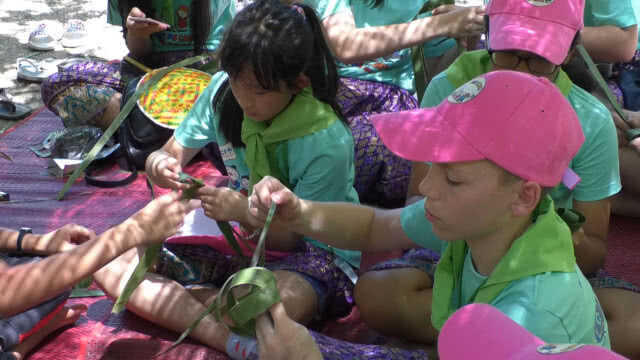 เยาวชน 6 ประเทศ นุ่งโจงกระเบน แลกเปลี่ยนวัฒนธรรม