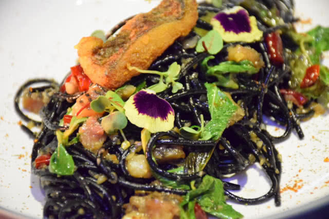 อร่อยปักหมุด : VELA ร้านสไตล์รูฟท็อป บรรยากาศดี กับอาหารจากเชฟบัส TOP CHEF THAILAND สนามเป้า
