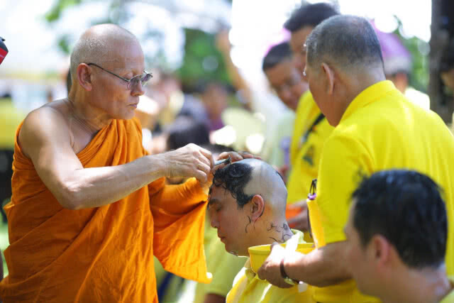 ธ.ไทยพาณิชย์น้อมถวายความจงรักภักดี จัดพิธีบรรพชาอุปสมบทหมู่ ๖๘ รูปเฉลิมพระเกียรติ ถวายเป็นพระราชกุศล