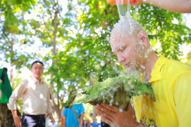 ธ.ไทยพาณิชย์น้อมถวายความจงรักภักดี จัดพิธีบรรพชาอุปสมบทหมู่ ๖๘ รูปเฉลิมพระเกียรติ ถวายเป็นพระราชกุศล