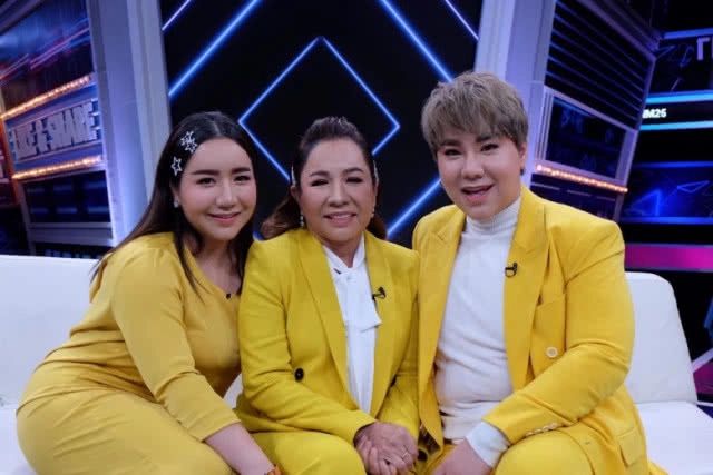 "บุ๊คโกะ" ควักเงินล้าน พาคุณแม่วัย 65 ปี อัพสวยที่เกาหลี