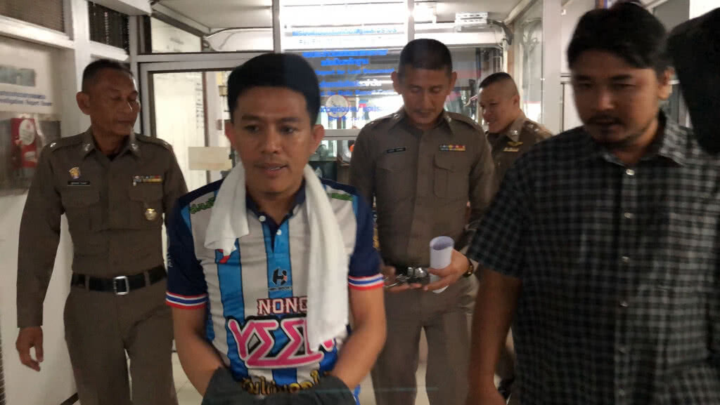 คุมตัว "บอลใต้" มือยิง "ดา สะพานใหม่" ฝากขังศาลอาญารัชดา คัดค้านประกัน คุมตัว "บอลใต้" มือยิง "ดา สะพานใหม่" ฝากขังศาลอาญารัชดา คัดค้านประกัน