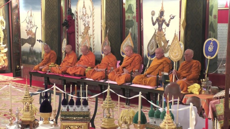 ร.10 เสด็จฯ ในพระราชพิธีบรมราชาภิเษก ณ พระบรมมหาราชวัง