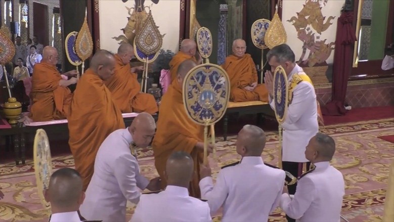 ร.10 เสด็จฯ ในพระราชพิธีบรมราชาภิเษก ณ พระบรมมหาราชวัง