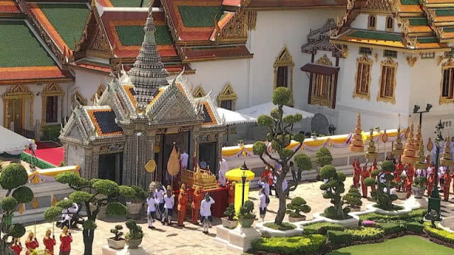 เชิญพระสุพรรณบัฏตั้งแท่นพระมณฑล