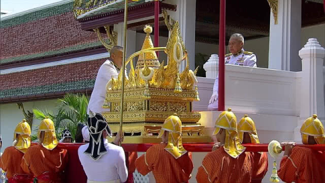 เชิญพระสุพรรณบัฏตั้งแท่นพระมณฑล