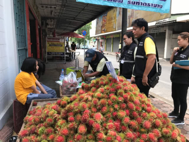พาณิชย์ลุยจับโกงเครื่องชั่งซื้อขายผลไม้