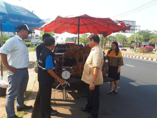พาณิชย์ลุยจับโกงเครื่องชั่งซื้อขายผลไม้