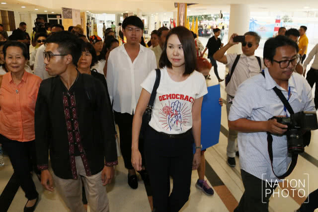 กลุ่มคนอยากเลือกตั้ง บุก กกต. ขอพบประธาน กกต. พร้อมยื่น 3 ข้อเรียกร้อง เกี่ยวกับผลการเลือกตั้ง