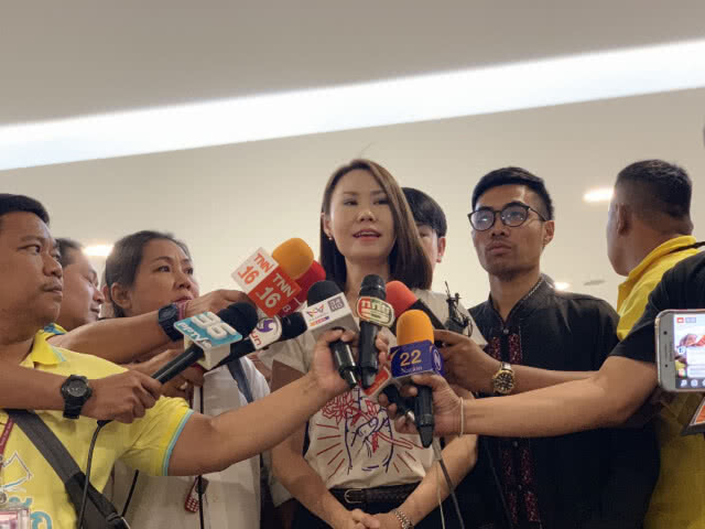 กลุ่มคนอยากเลือกตั้ง บุก กกต. ขอพบประธาน กกต. พร้อมยื่น 3 ข้อเรียกร้อง เกี่ยวกับผลการเลือกตั้ง