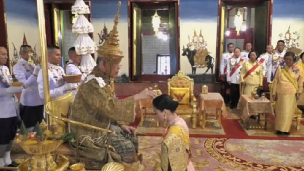 โปรดเกล้าฯ สถาปนา "สมเด็จพระนางเจ้าสุทิดาฯ พระบรมราชินี" โปรดเกล้าฯ สถาปนา "สมเด็จพระนางเจ้าสุทิดาฯ พระบรมราชินี"
