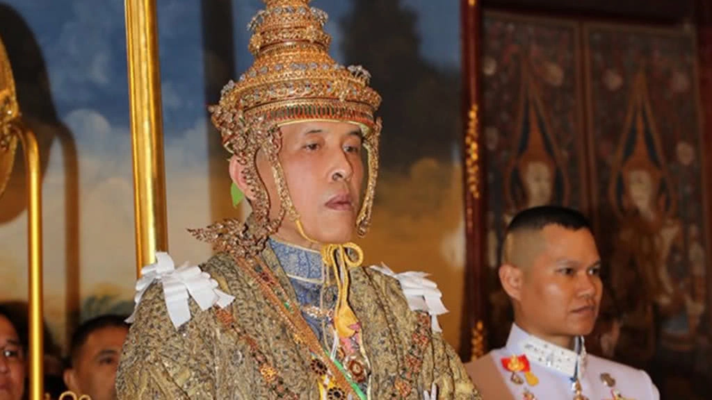 พระปฐมบรมราชโองการ "พระบาทสมเด็จพระเจ้าอยู่หัว รัชกาลที่ 10"