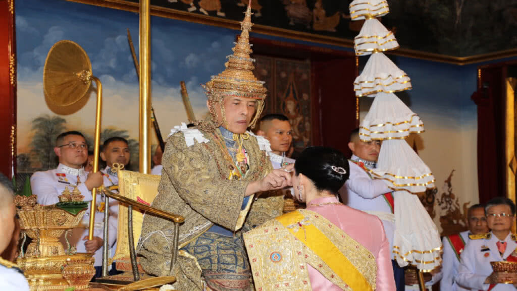 สถาปนา "สมเด็จพระนางเจ้าสุทิดา พัชรสุธาพิมลลักษณ พระบรมราชินี"