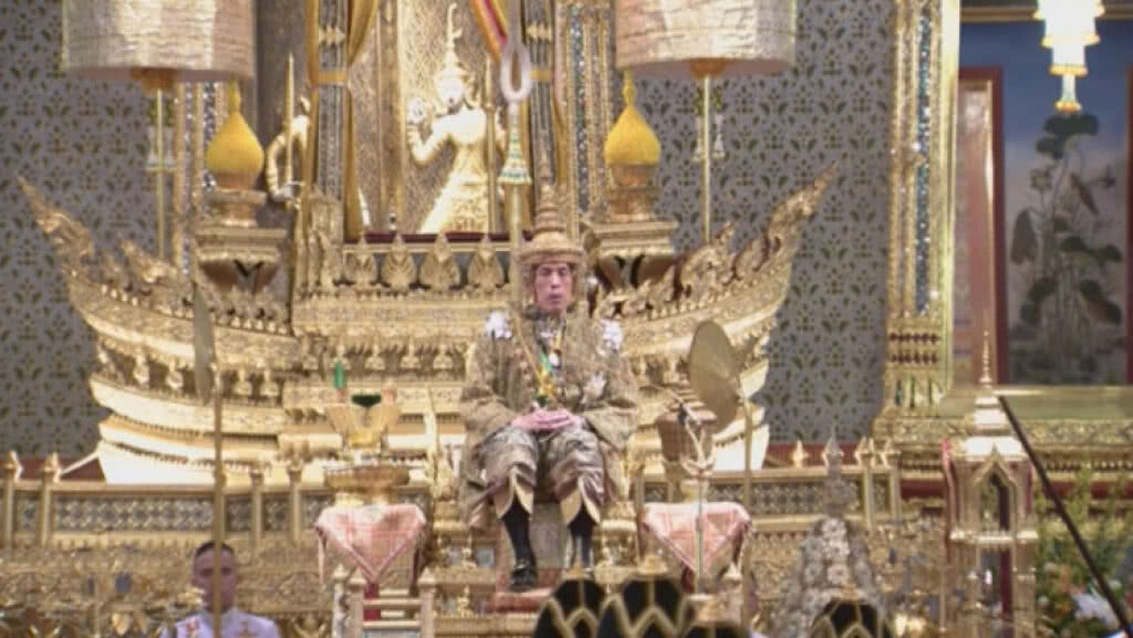 พระบาทสมเด็จพระเจ้าอยู่หัว เสด็จออกมหาสมาคม พระบาทสมเด็จพระเจ้าอยู่หัว เสด็จออกมหาสมาคม