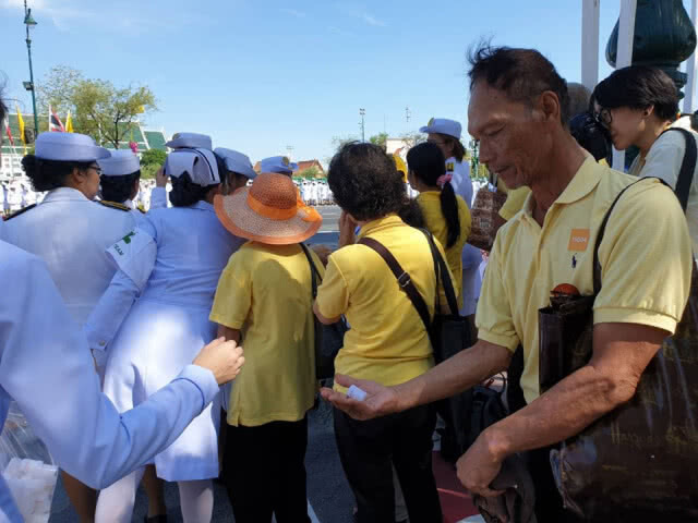 ทีมแพทย์กระจายกำลังทั่วจุดคัดกรอง 4 พระแม่ธรณี พร้อมดูแลปชช.