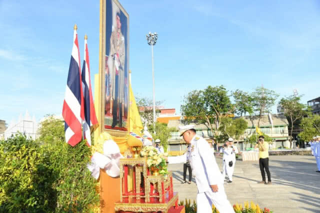 ผู้ว่าฯกทม. นำขรก.ถวายราชสักการะสมเด็จพระเจ้าอยู่หัว
