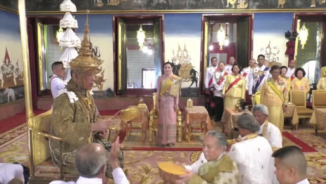 ขานพระนาม "พระบาทสมเด็จพระเจ้าอยู่หัว" โดยสมบูรณ์