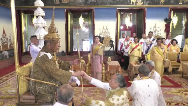 ขานพระนาม "พระบาทสมเด็จพระเจ้าอยู่หัว" โดยสมบูรณ์