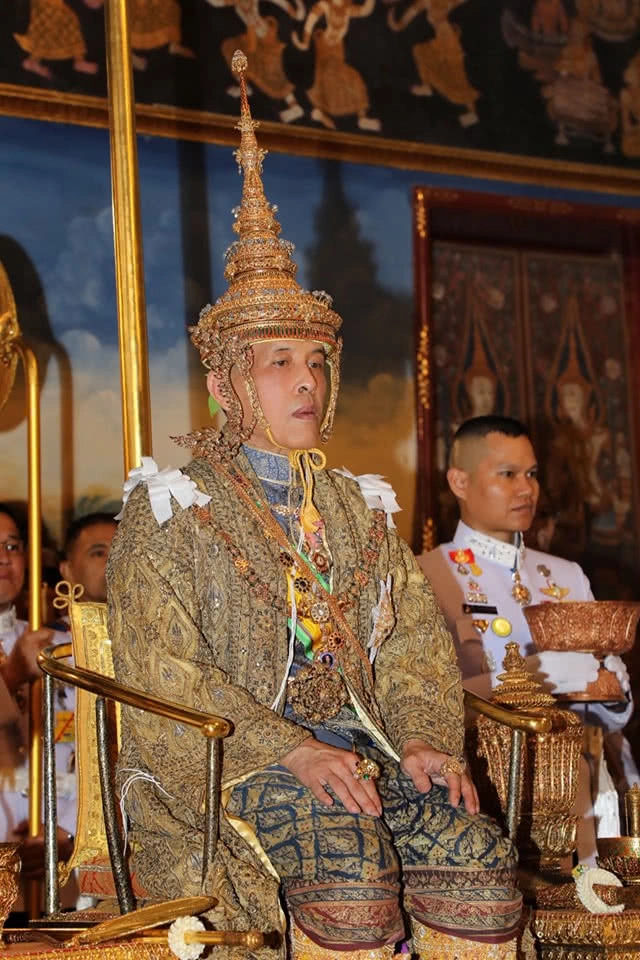 พระปฐมบรมราชโองการ "พระบาทสมเด็จพระเจ้าอยู่หัว รัชกาลที่ 10"