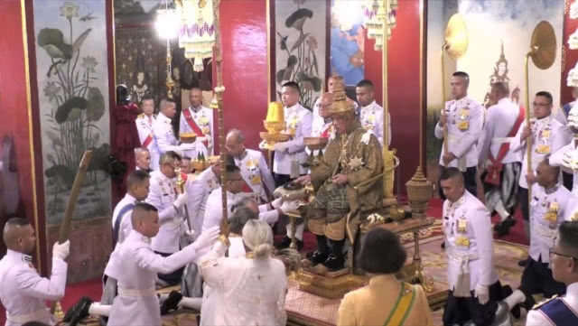 ขานพระนาม "พระบาทสมเด็จพระเจ้าอยู่หัว" โดยสมบูรณ์