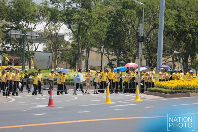 บรรยากาศประชาชน เข้าพื้นที่สนามหลวง