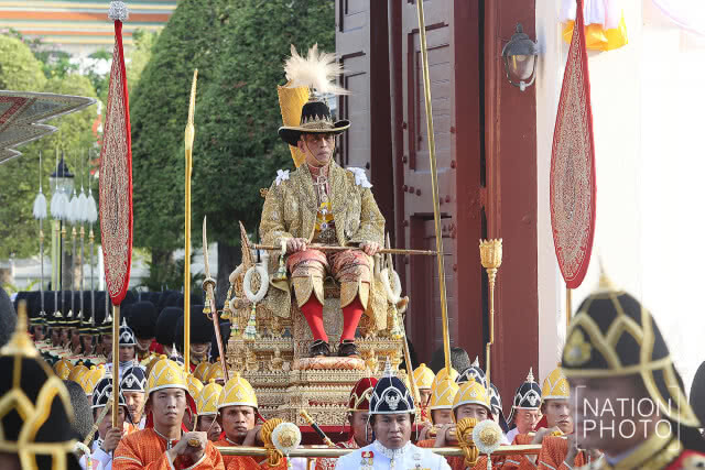 พระบาทสมเด็จพระเจ้าอยู่หัว เสด็จพระราชดำเนินเลียบพระนคร