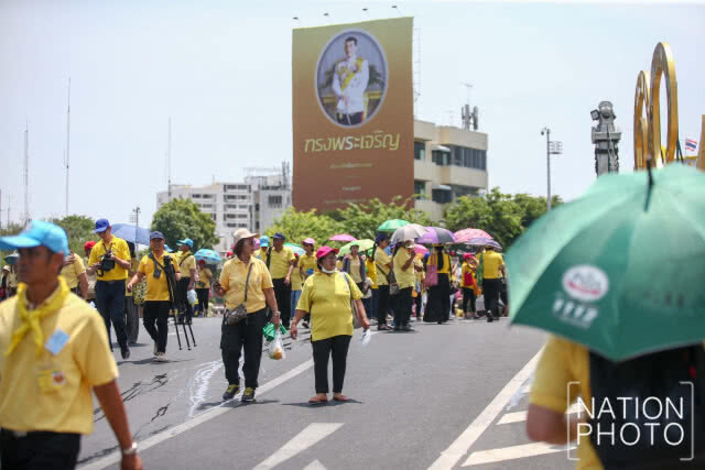 ประชาชน เริ่มเข้าจับจองพื้นที่สะพานผ่านฟ้าลีลาศ