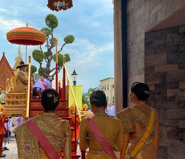 ภาพสุดประทับใจ "สมเด็จพระนางเจ้าสุทิดาฯ พระบรมราชินี" พร้อมพระบรมวงศ์