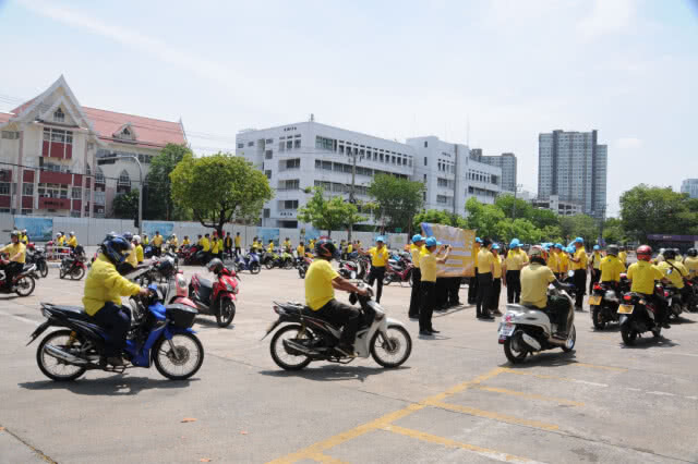 ขนส่งฯ ปล่อยแถวมอเตอร์ไซค์จิตอาสาบริการประชาชนฟรี