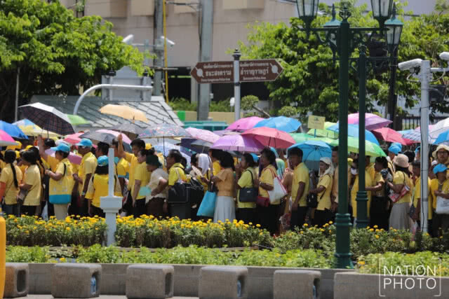 บรรยากาศประชาชน เข้าพื้นที่สนามหลวง