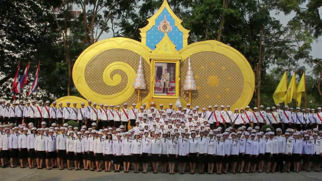 ผู้ว่าฯณรงค์ศักดิ์ นำข้าราชการ และประชาชนจิตอาสา ถวายพระพรชัยมงคล ในพระราชพิธี บรมราชาภิเษก