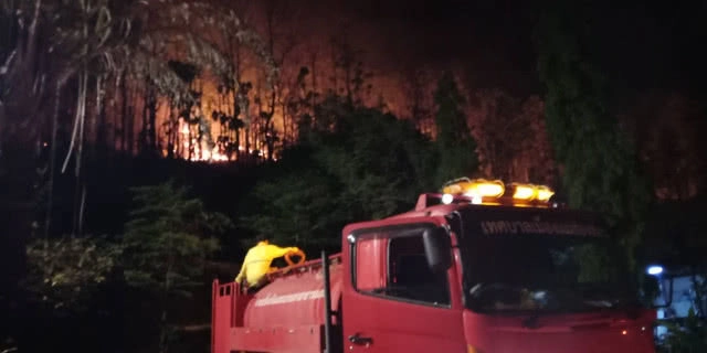 ไฟป่าลามหวิดไหม้ศาลเจ้าแม่กวนอิมชื่อดัง