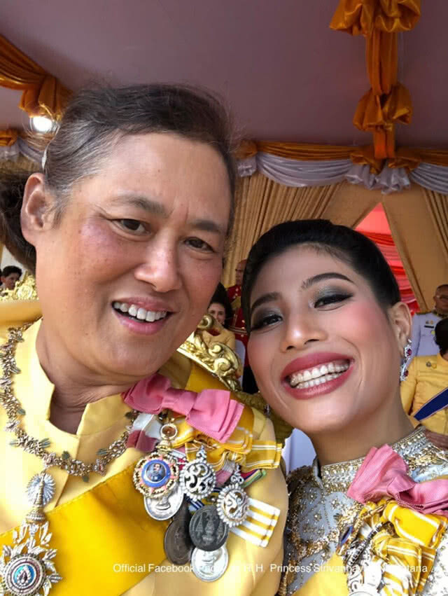 เจ้าฟ้าสิริวัณณวรีฯ ทรงโพสต์พระรูปเซลฟี่กับสมเด็จพระเทพฯ