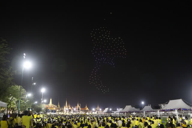 "โดรน" แปรอักษรถวายราชสดุดีจักรีวงศ์ ประกอบแสงสีเสียง เฉลิมพระเกียรติ