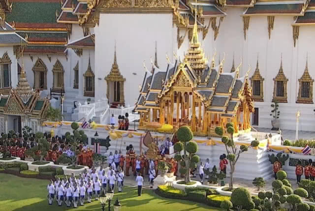สถานทูตอังกฤษอัญเชิญพระบรมฉายาลักษณ์ในหลวง ร.10 หาชมยาก