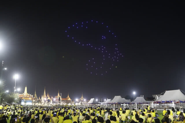 "โดรน" แปรอักษรถวายราชสดุดีจักรีวงศ์ ประกอบแสงสีเสียง เฉลิมพระเกียรติ