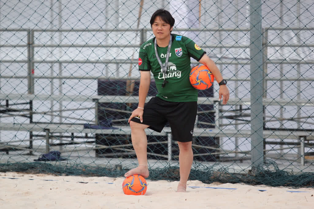 แข้งเท้าเปล่าพร้อมลุยฟุตบอลชายหาดเฉลิมพระเกียรติ ร.10 แข้งเท้าเปล่าพร้อมลุยฟุตบอลชายหาดเฉลิมพระเกียรติ ร.10