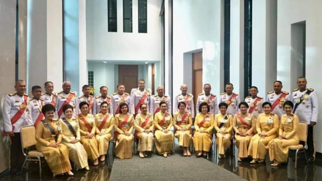 "15 องคมนตรี" ในพระบาทสมเด็จพระเจ้าอยู่หัว รัชกาลที่ 10