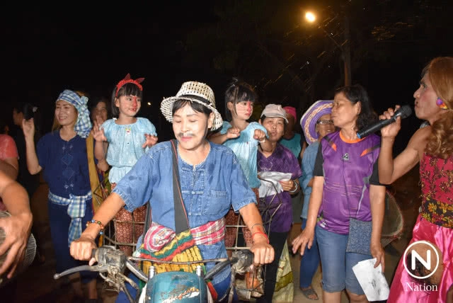 ชาวลับแล แห่คนชื่อ "แมว" ขอฝน