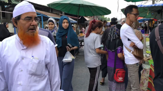 ตลาดรอมฎอนแม่สอดคึกคัก