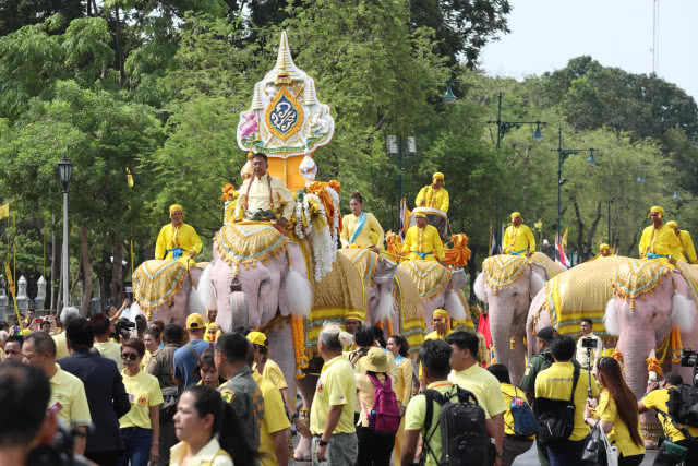 เฉลิมพระเกียรติร.10 \"คชสารคู่แผ่นดิน เทิดไท้องค์ราชันย์\"