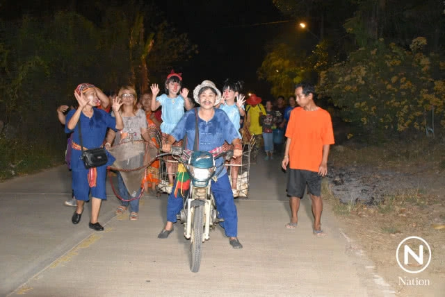 ชาวลับแล แห่คนชื่อ "แมว" ขอฝน