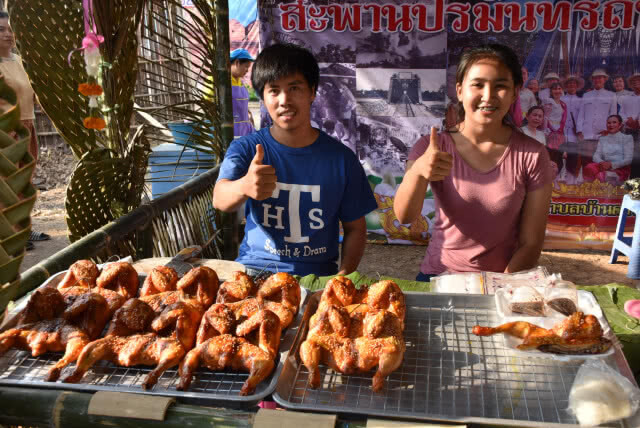 หนุ่มเมืองพิชัย เปิดสูตร! ไก่สมุนไพรอบโอ่งมังกร นุ่ม อร่อย
