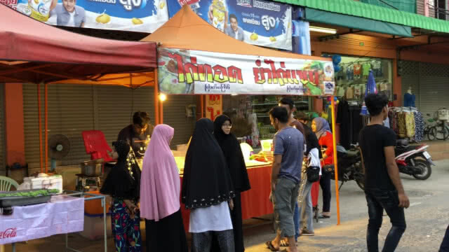 ตลาดรอมฎอนแม่สอดคึกคัก