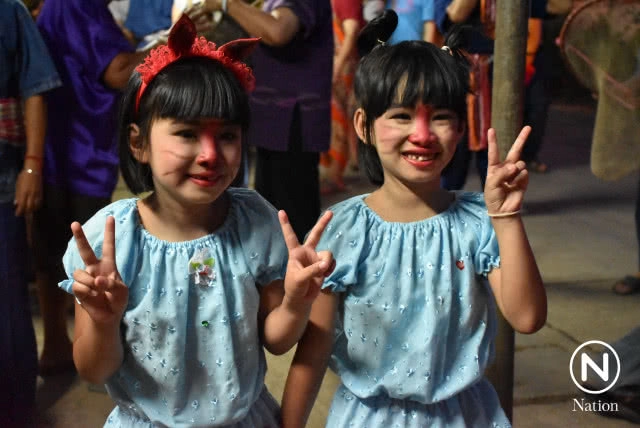 ชาวลับแล แห่คนชื่อ "แมว" ขอฝน