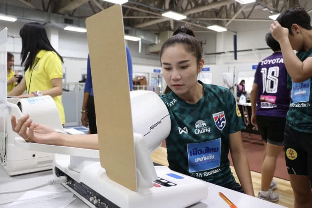 "ชบาแก้ว" เทสฟิตก่อนบอลโลก มาดามแป้งเผยมีผลต่อการตัดตัว