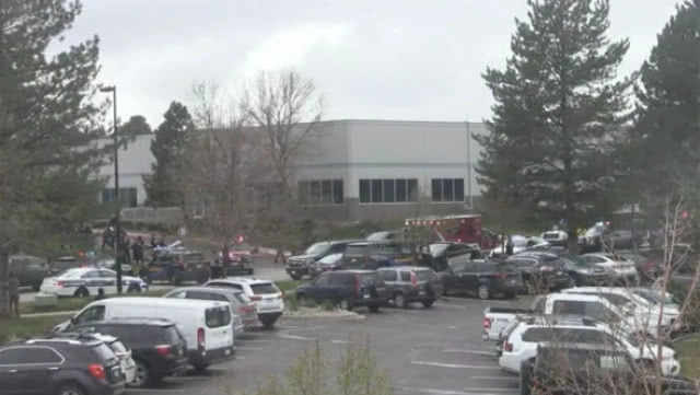 เกิดเหตุยิงถล่มร.ร.ใกล้กับโคลัมไบน์ เด็กเจ็บอื้อ