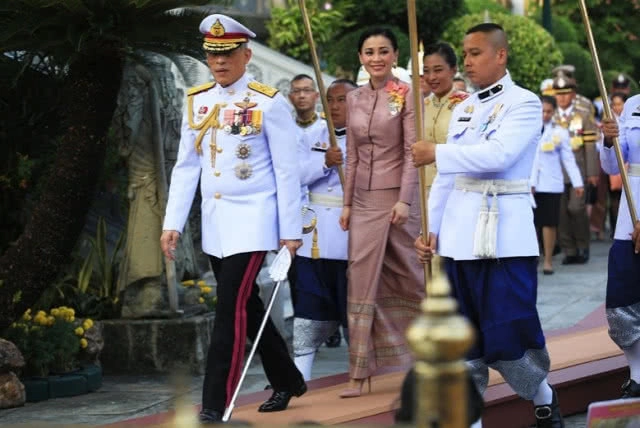 ในหลวง-ราชินี เสด็จฯ พระราชพิธีพืชมงคล